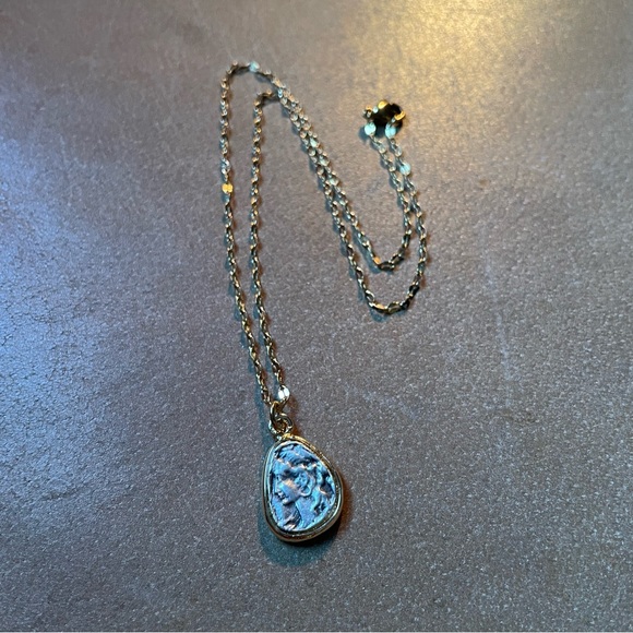 Woman cameo face coin charm pendant necklace gold plated chain layering boho - Picture 5 of 9